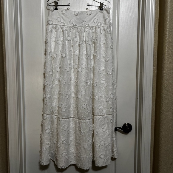 Farm Rio Off-White 3d Flower Midi Skirt Size M - Picture 2 of 7
